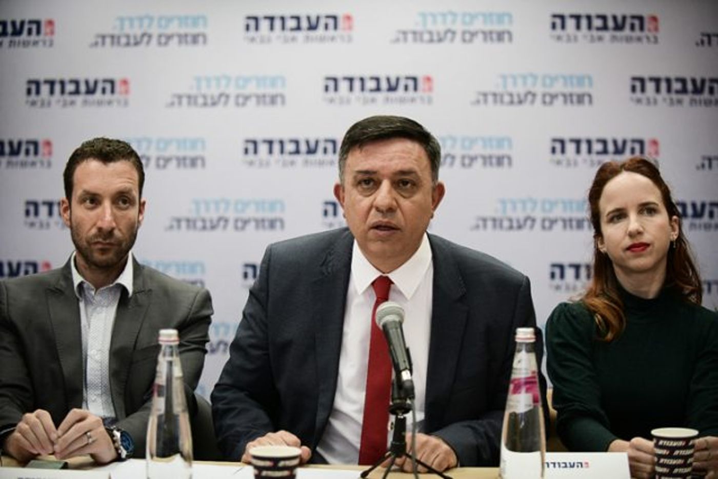 הסכינים נשלפים: פריימריז בעבודה כבר בנובמבר