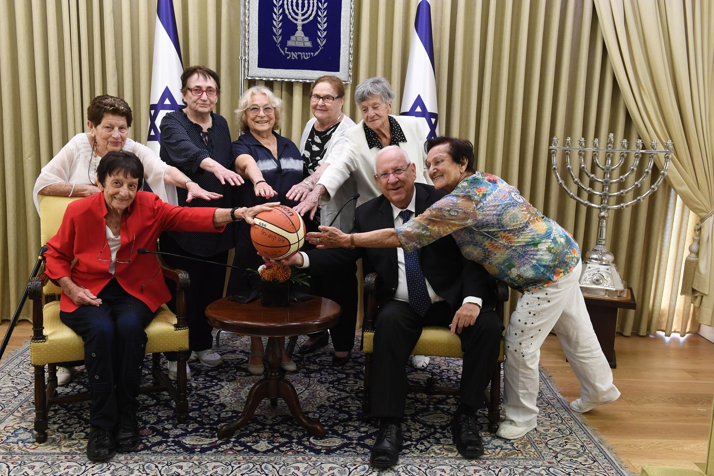 נשיא המדינה ריבלין אירח את חלוצות כדורסל הנשים