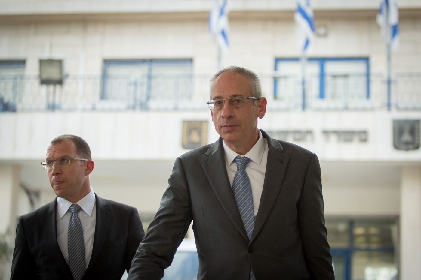 עו"ד של נתניהו הודיע לוועדת ההיתרים על פרישה