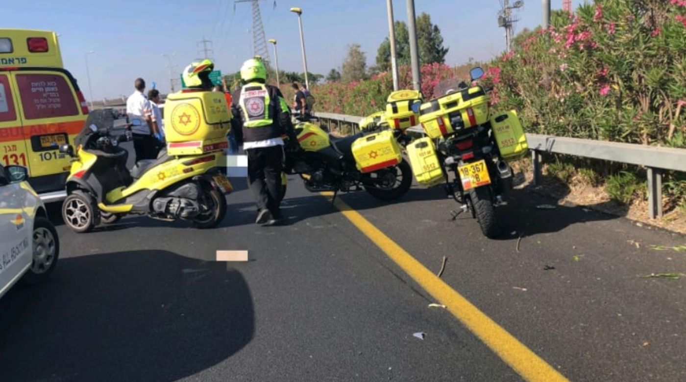 תאונה קשה בכביש 20: רוכב אופנוע נהרג מפגיעת רכב
