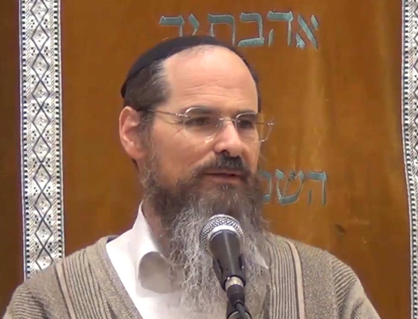 הרב דב ליאור והרב דרוקמן במתקפה על הרב טל