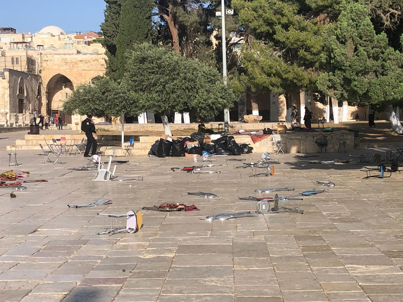 התפרעויות בהר הבית: מחבלים יידו אבנים