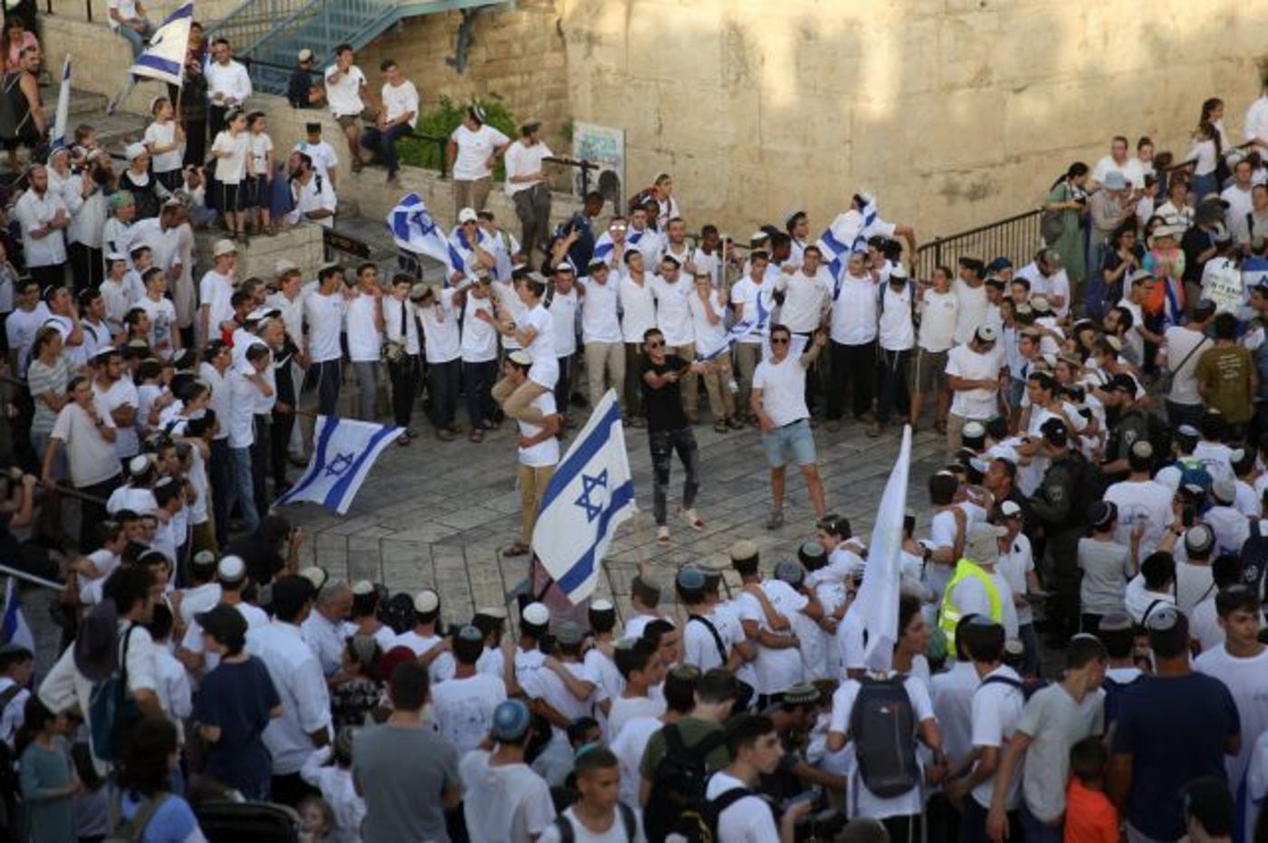 גלריית ענק: רבבות חגגו בריקוד הדגלים. תיעוד