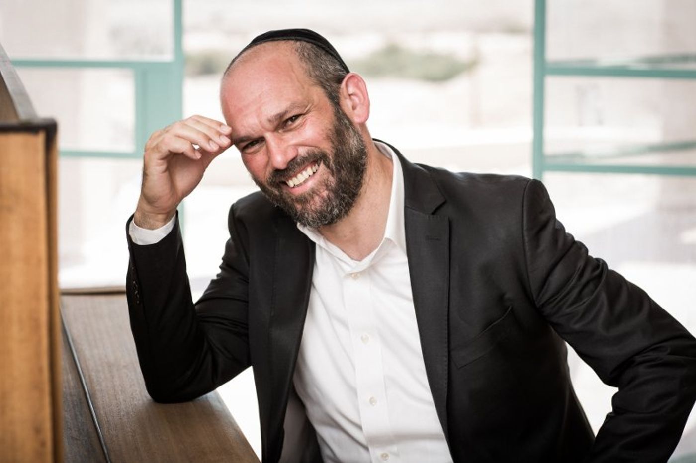 צפו: ההפתעה המשמחת של יונתן רזאל לכבוד שבועות