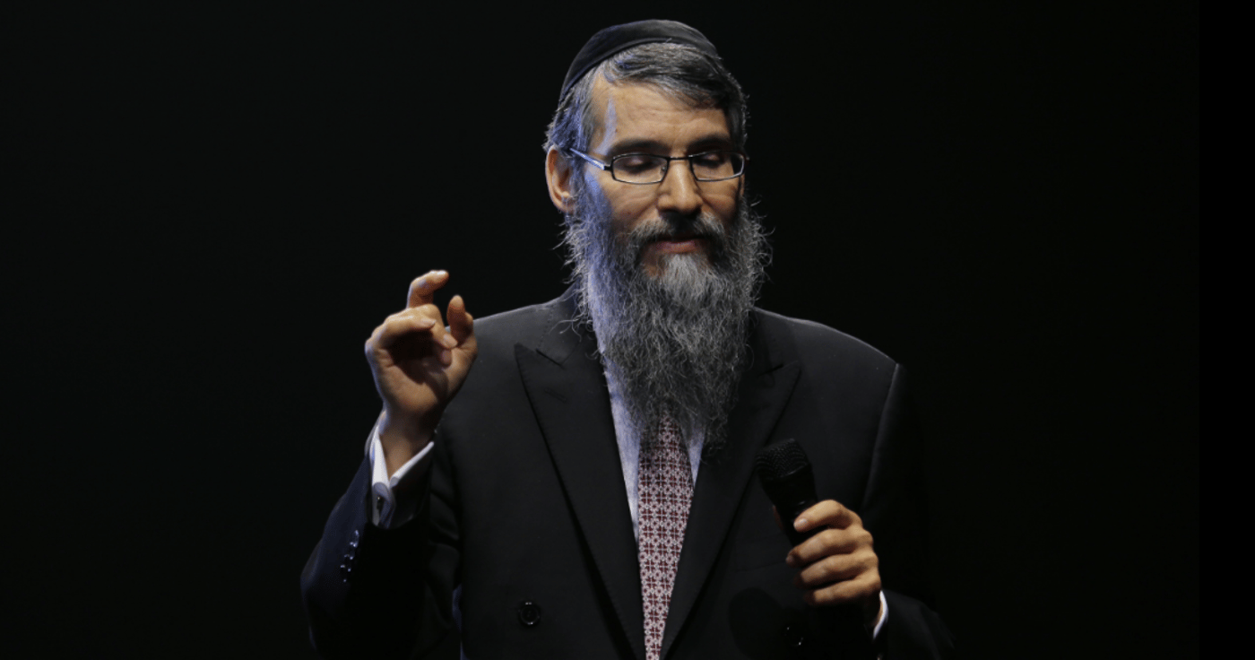 "אבא": אברהם פריד משיק דואט חדש ומרגש. צפו