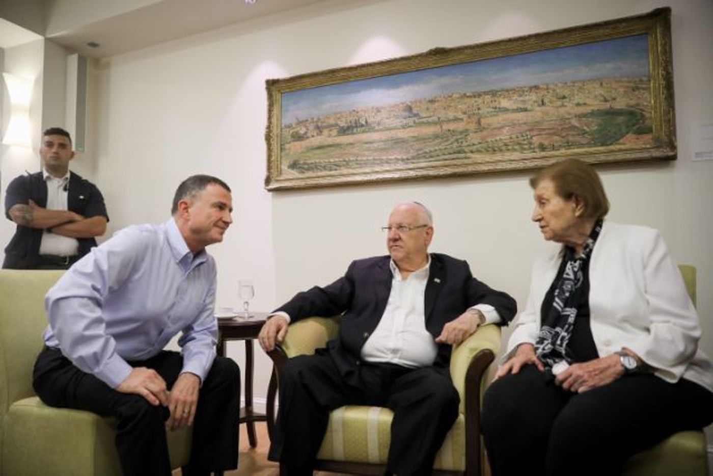 מנחמים את הנשיא ריבלין: מאות הגיעו מרחבי הארץ