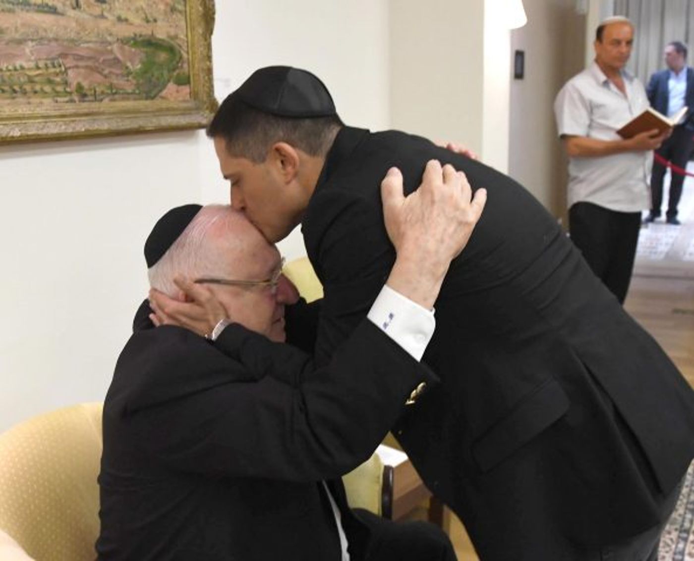 מנחמים את הנשיא ריבלין: מאות הגיעו מרחבי הארץ