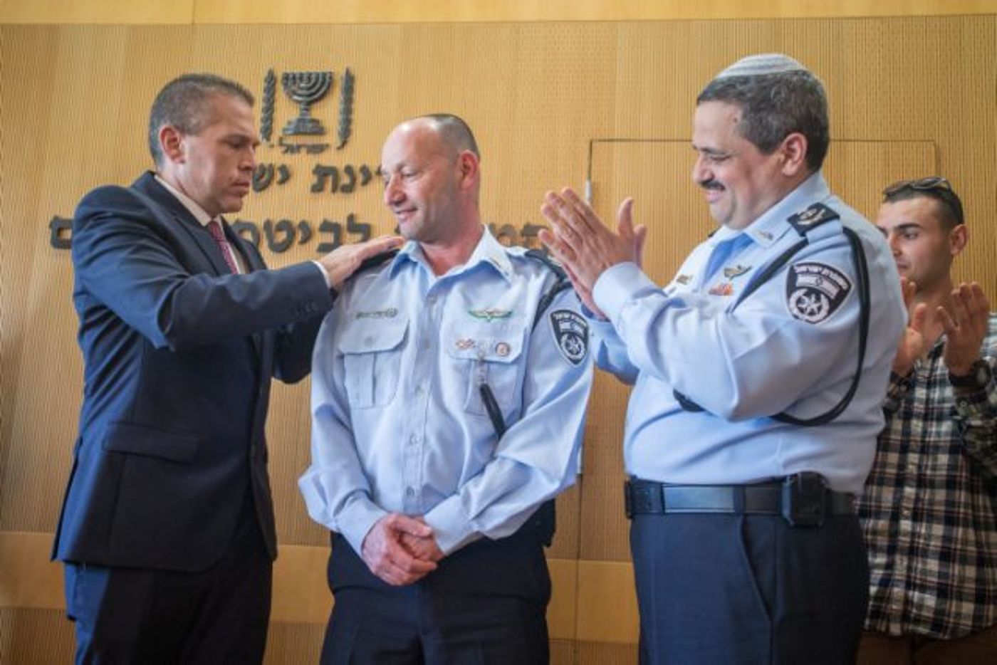 אלון אסור בעת מינויו למפקד מחוז צפון.