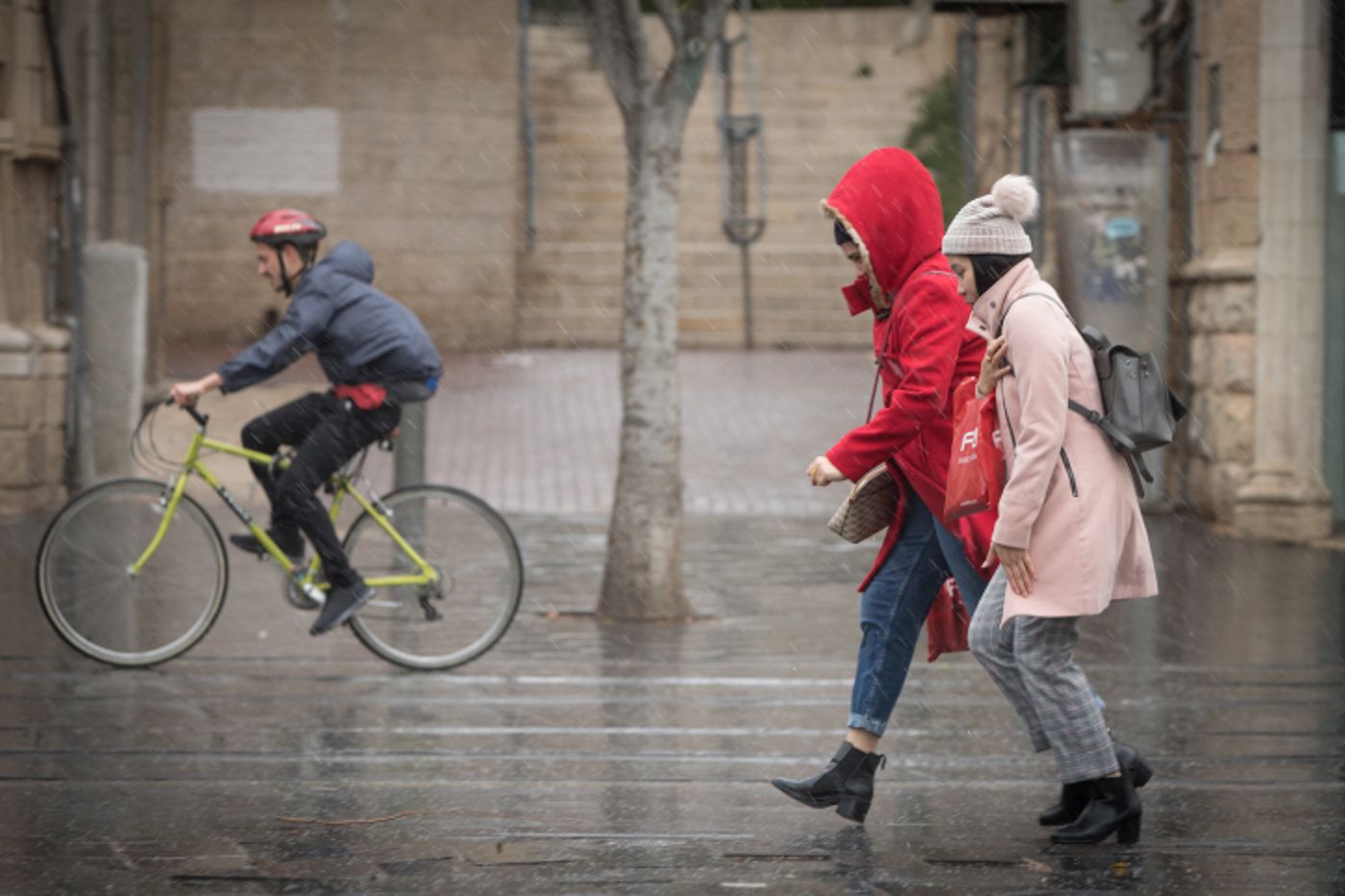 מזג האוויר המשוגע נמשך: הגשם קופץ לביקור