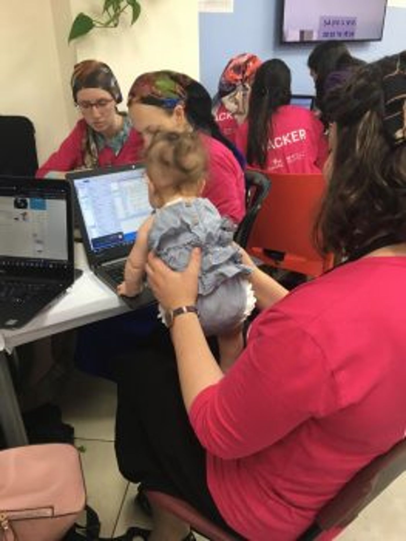 צעירות דתיות מהנדסות – הופכות את העולם