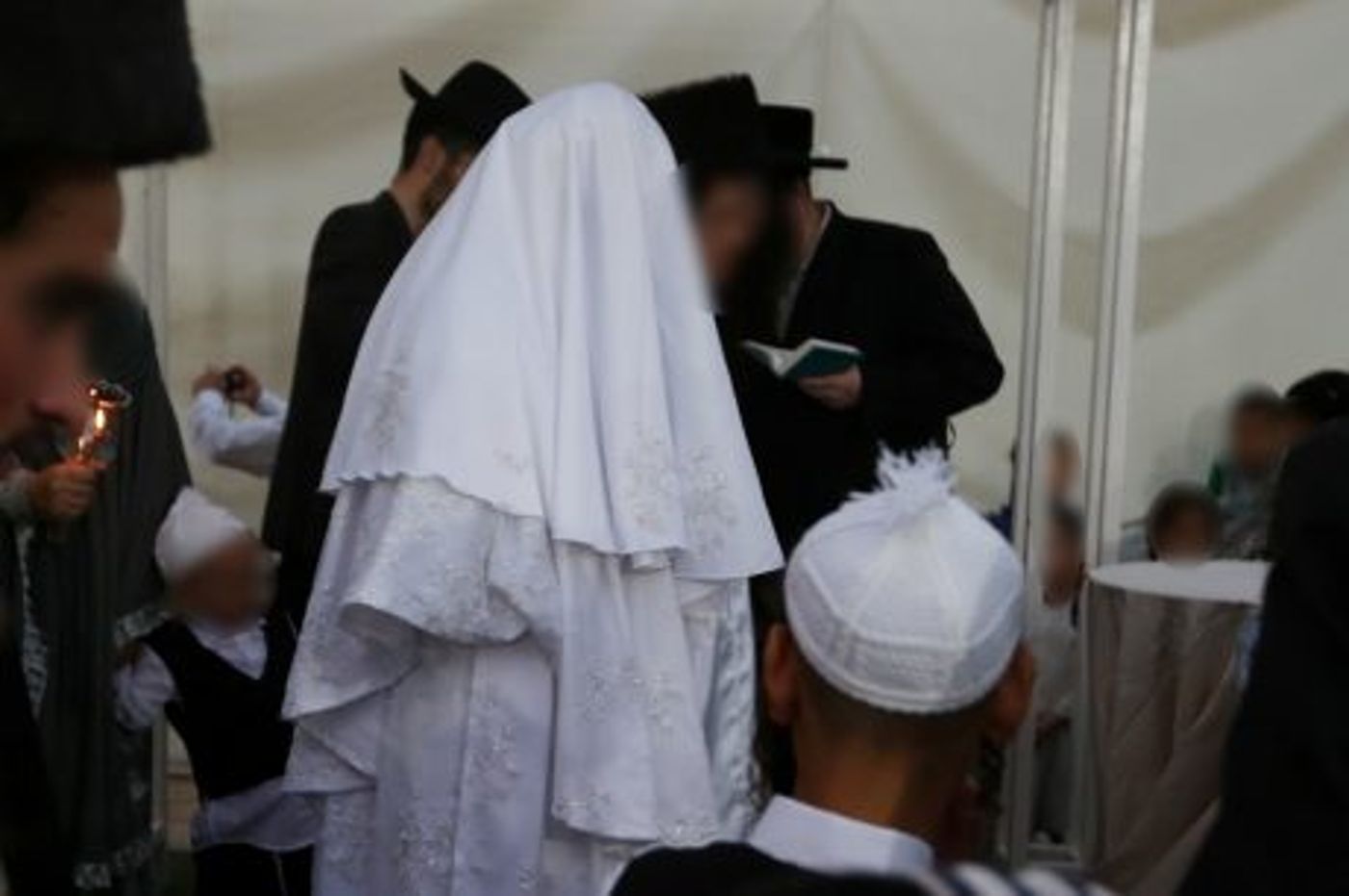 חתן בן 17, כלה בת 16: תיעוד מיוחד מחתונת הסתר