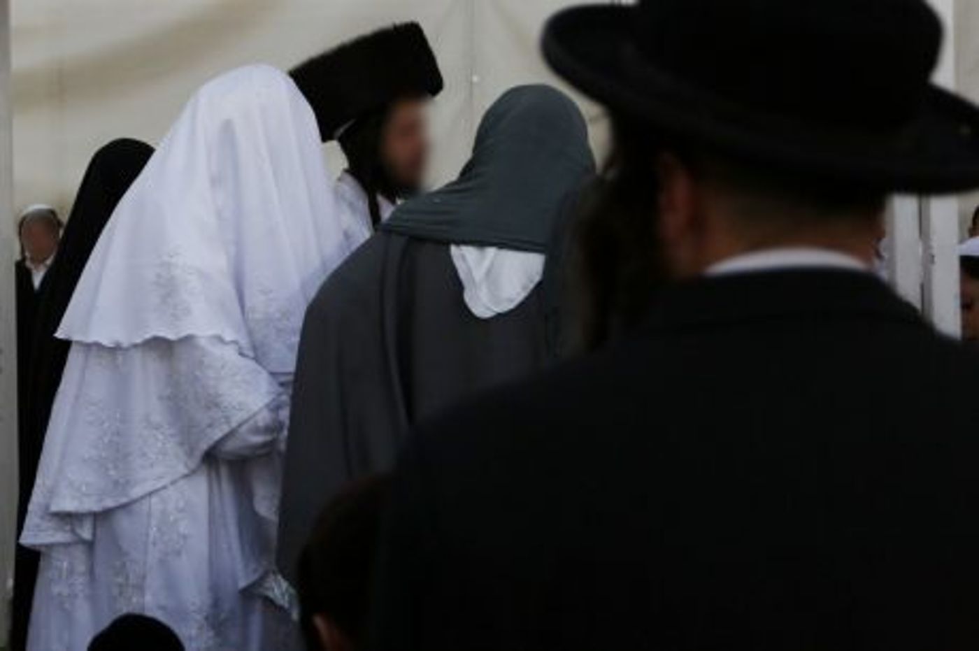 חתן בן 17, כלה בת 16: תיעוד מיוחד מחתונת הסתר