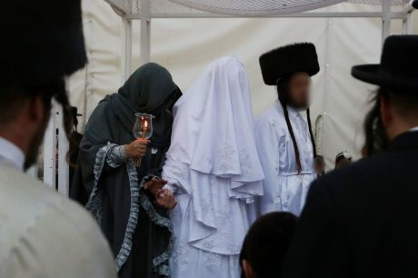 חתן בן 17, כלה בת 16: תיעוד מיוחד מחתונת הסתר
