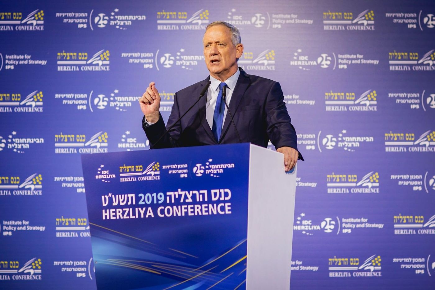 גנץ: "התנהלות נתניהו מול עזה משדרת לאיראן חולשה"