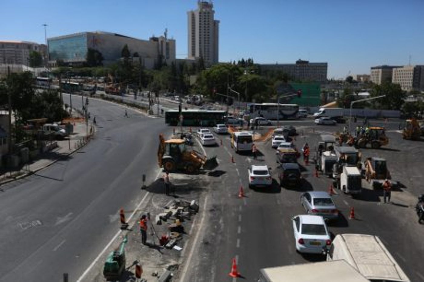 בדרך לפקקים: הכניסה לי-ם נחסמה • צפו בגלריה