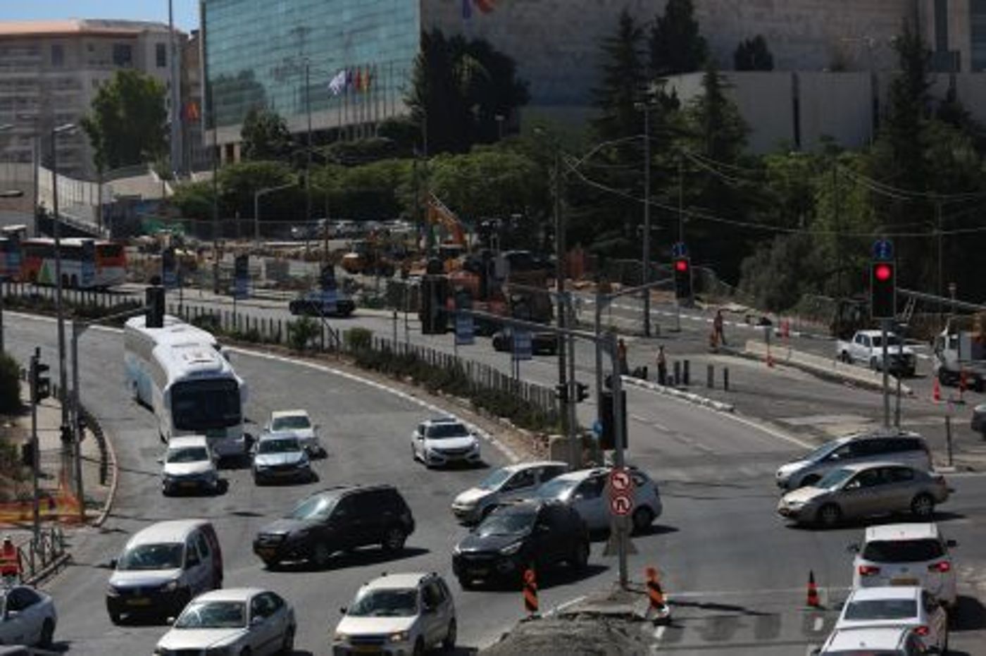 בדרך לפקקים: הכניסה לי-ם נחסמה • צפו בגלריה