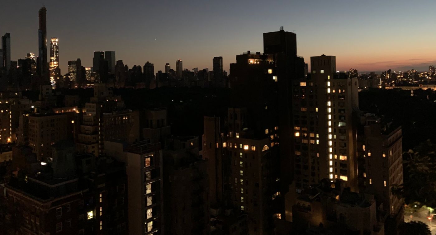 עיר בחשכה: הפסקת חשמל נרחבת בניו יורק