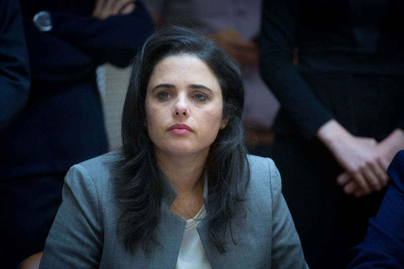 השתיקה יפה לה: למה איילת שקד לא מחליטה?