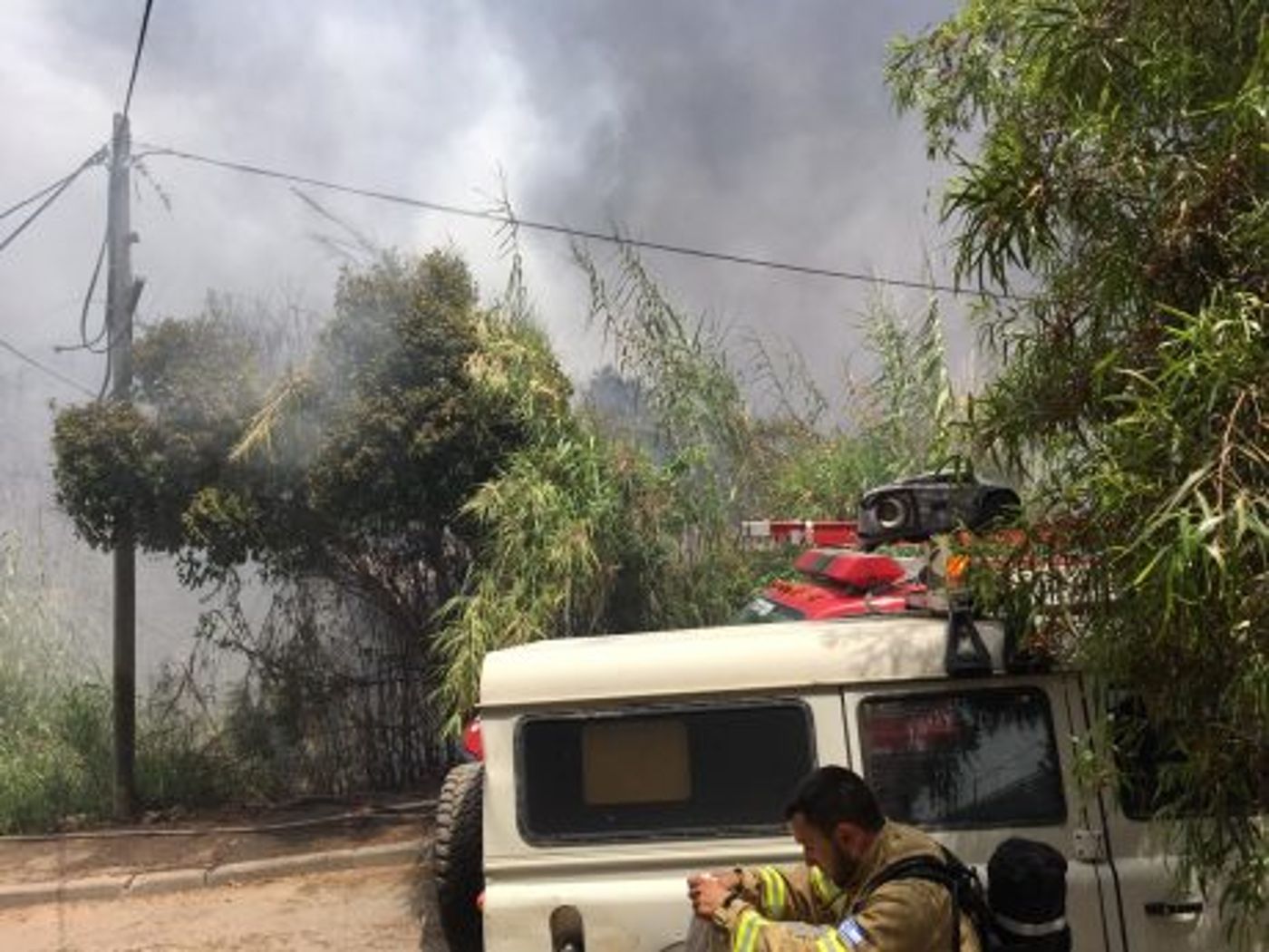 צפו: הלהבות משתוללות בישוב שבי שומרון