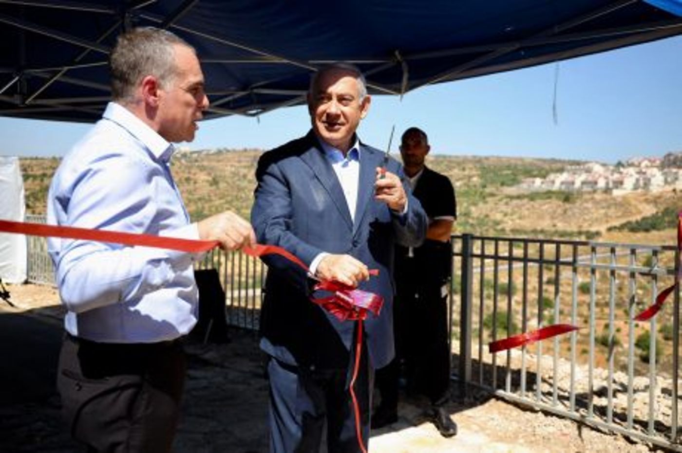 נתניהו על המרפסת באפרת: "זה אנחנו או הם"