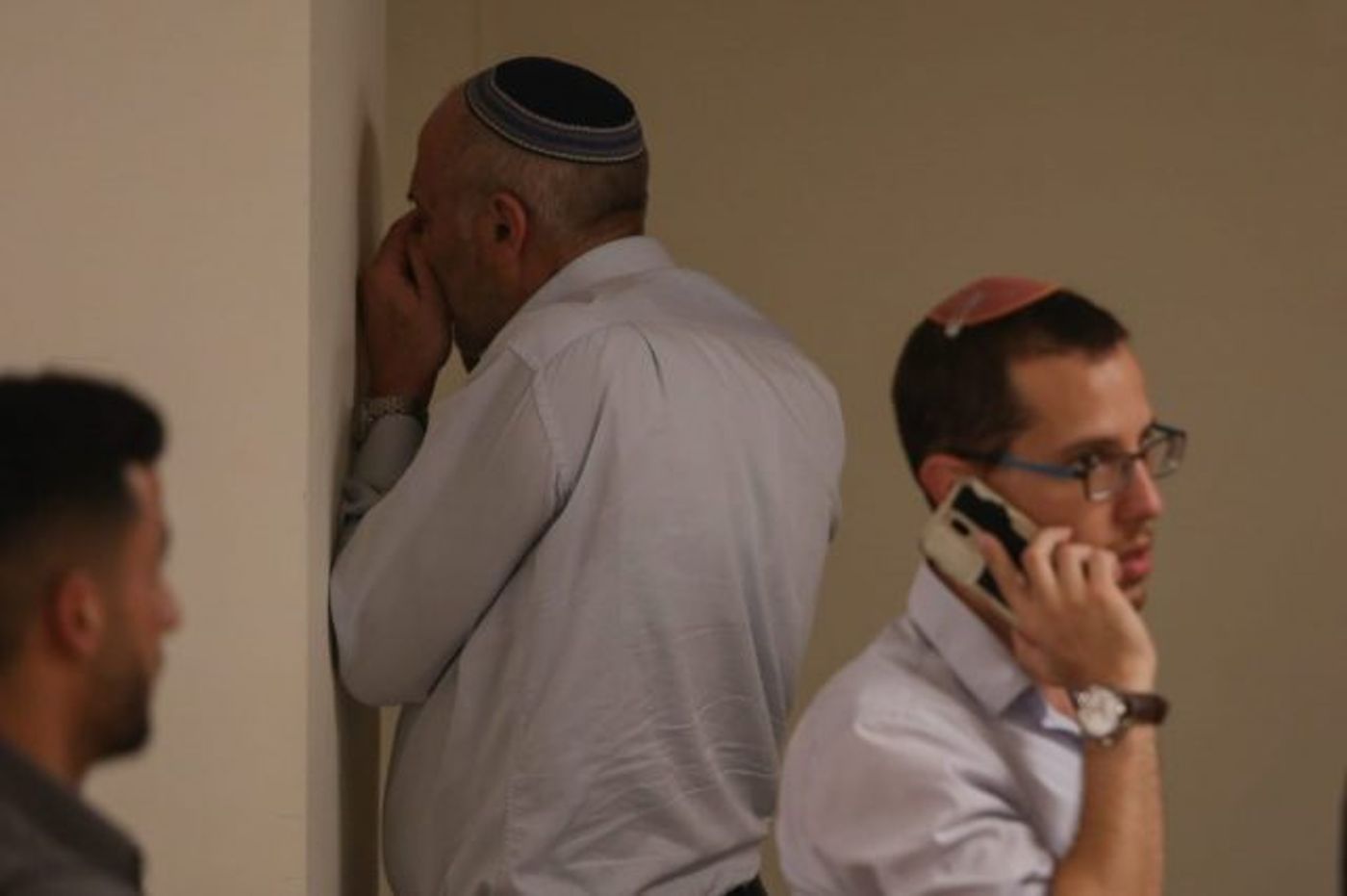 טלפונים בהולים