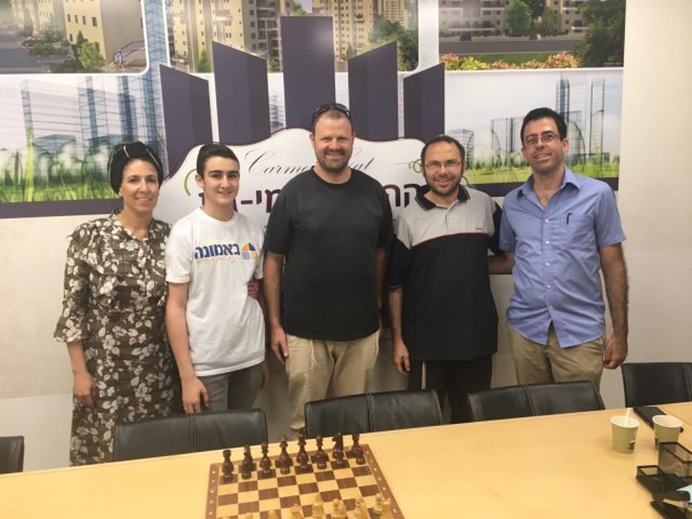 מימין: ליאור איזנברג, ישראל זעירא, ויאיר הם הוריו. באדיבות המצלם