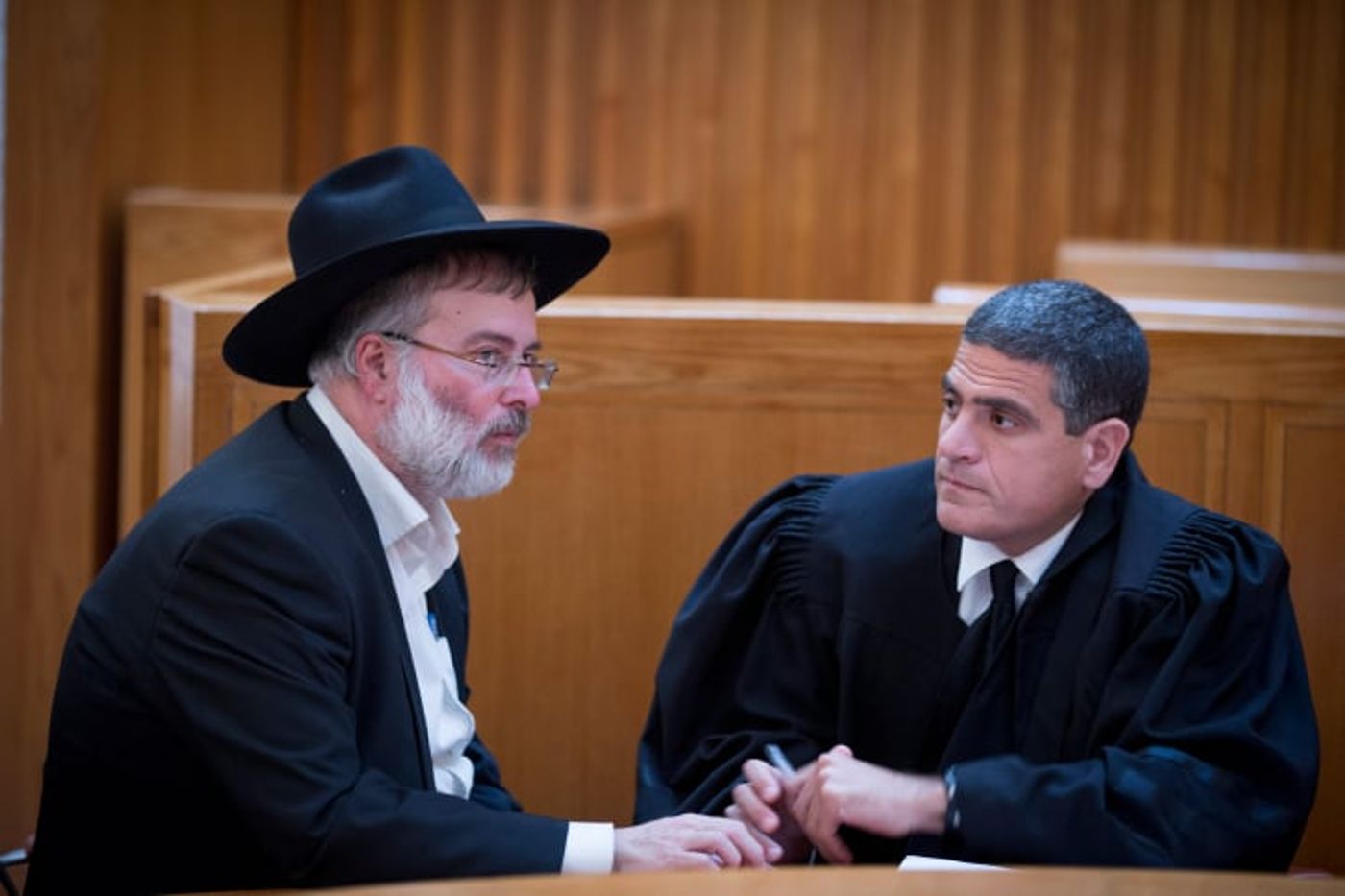 כתב אישום נגד בכירי עיתון "הפלס" על סחיטה באיומים
