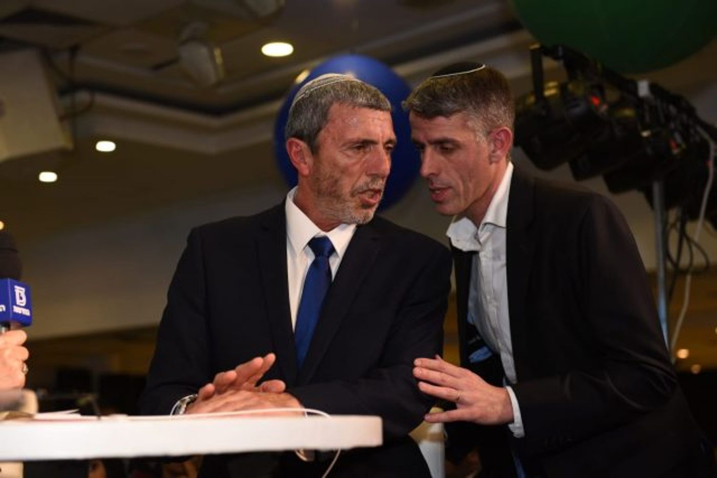 ויליאן עם הרב פרץ (ללא קרדיט)