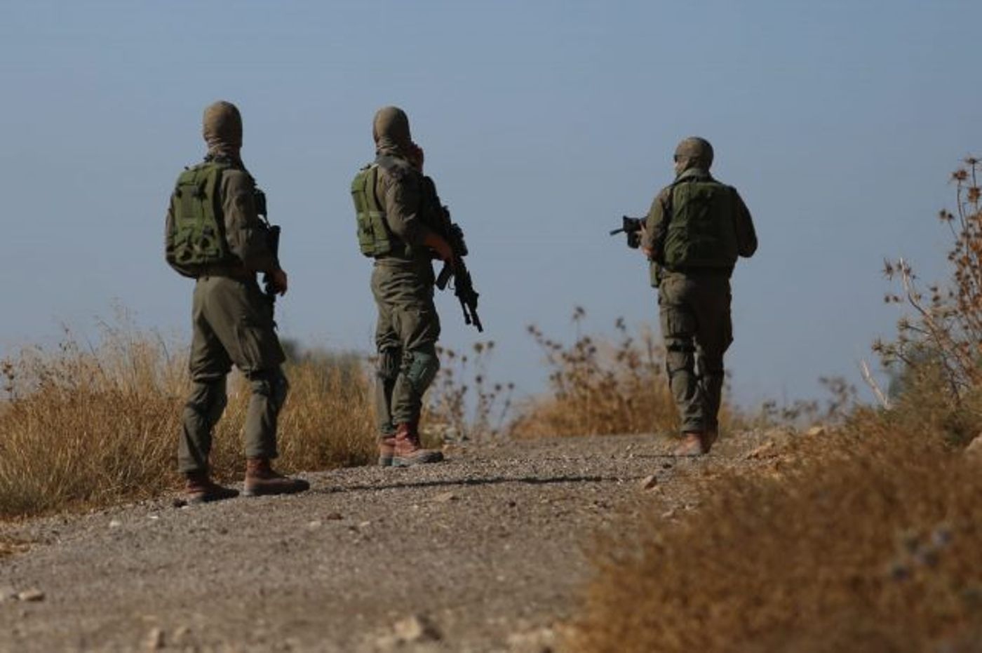 מצוד אחר המחבל: צפו בתיעוד מזירת הפיגוע
