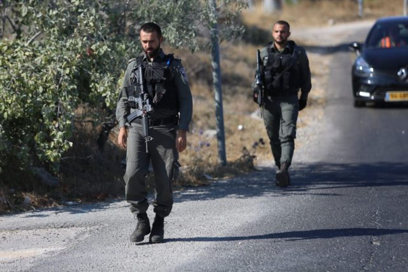 מצוד אחר המחבל: צפו בתיעוד מזירת הפיגוע