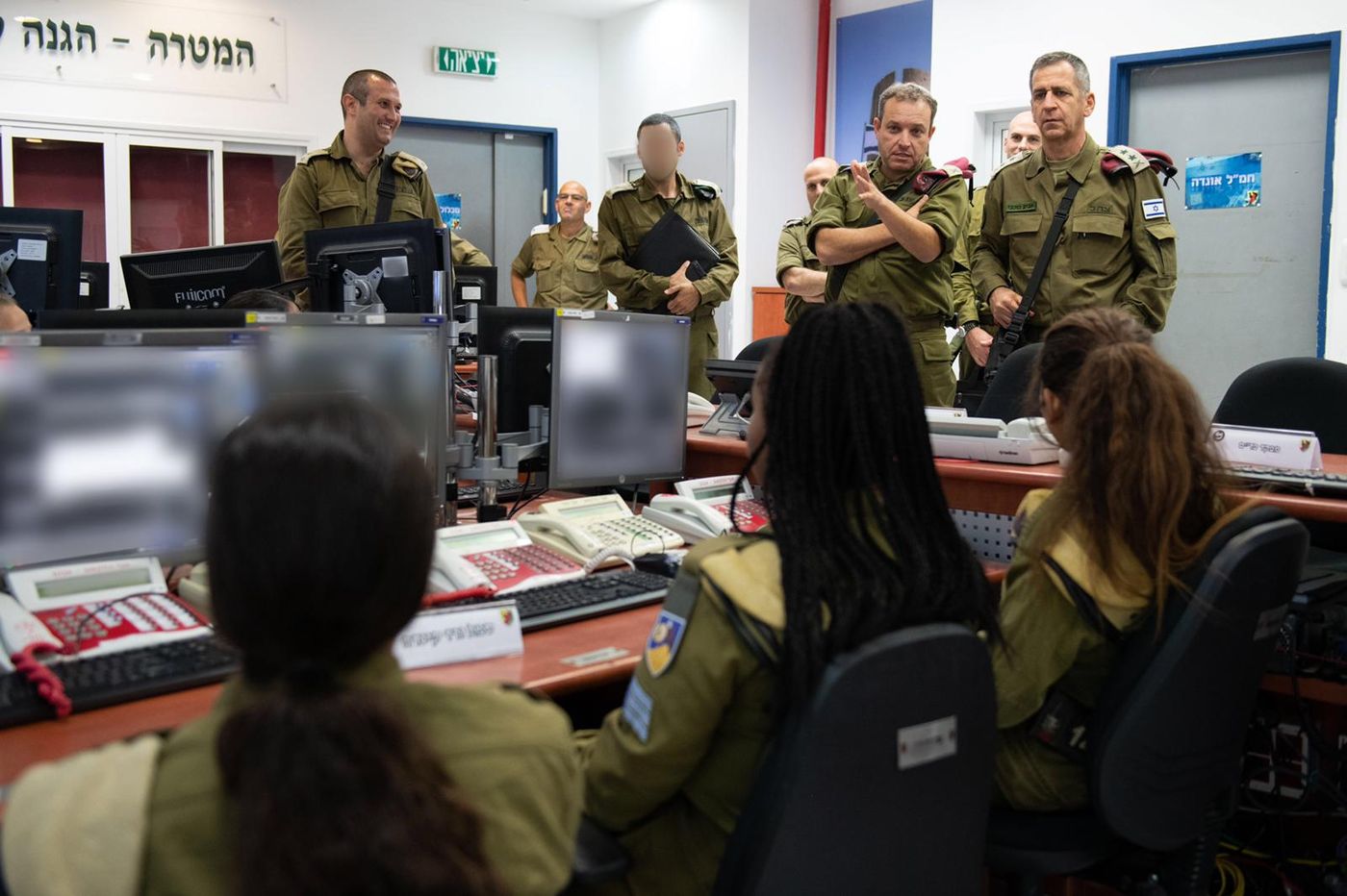 כוכבי והמפקדים אצל התצפיתניות (קרדיט: דו"צ)