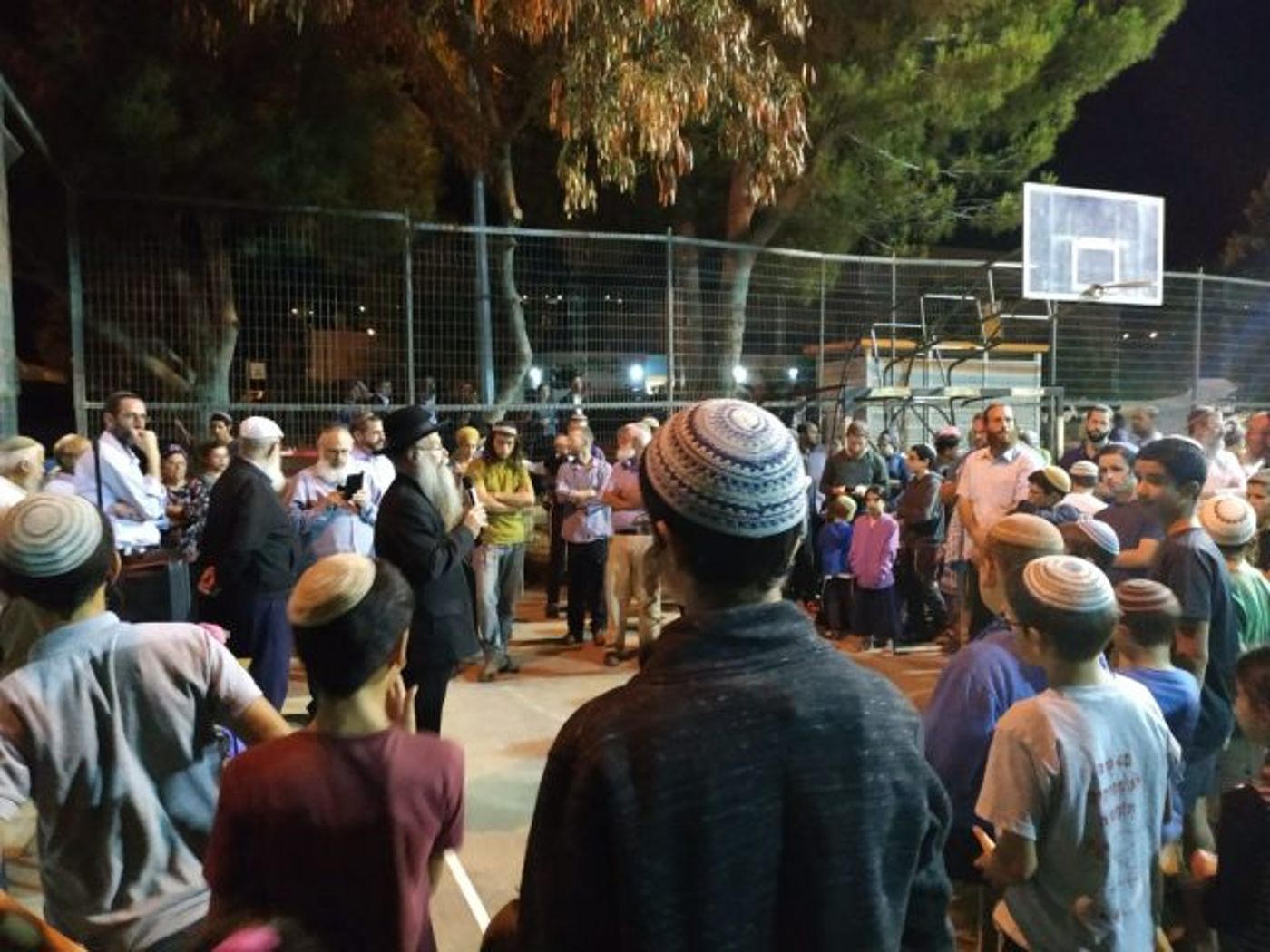 באדיבות המצלם