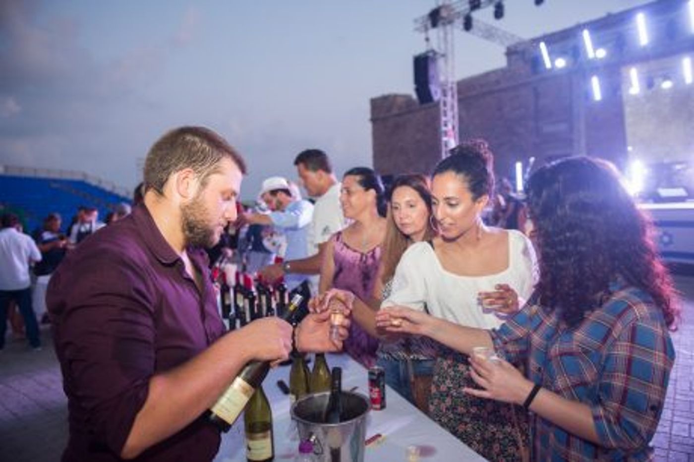 במטוס פרטי לקפריסין: ישי ריבו בפסטיבל ההיסטורי