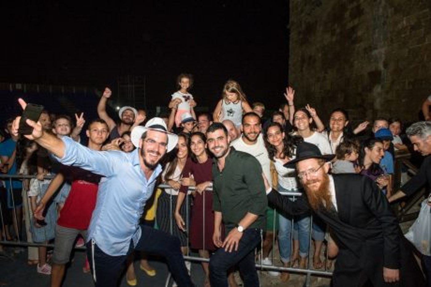 במטוס פרטי לקפריסין: ישי ריבו בפסטיבל ההיסטורי