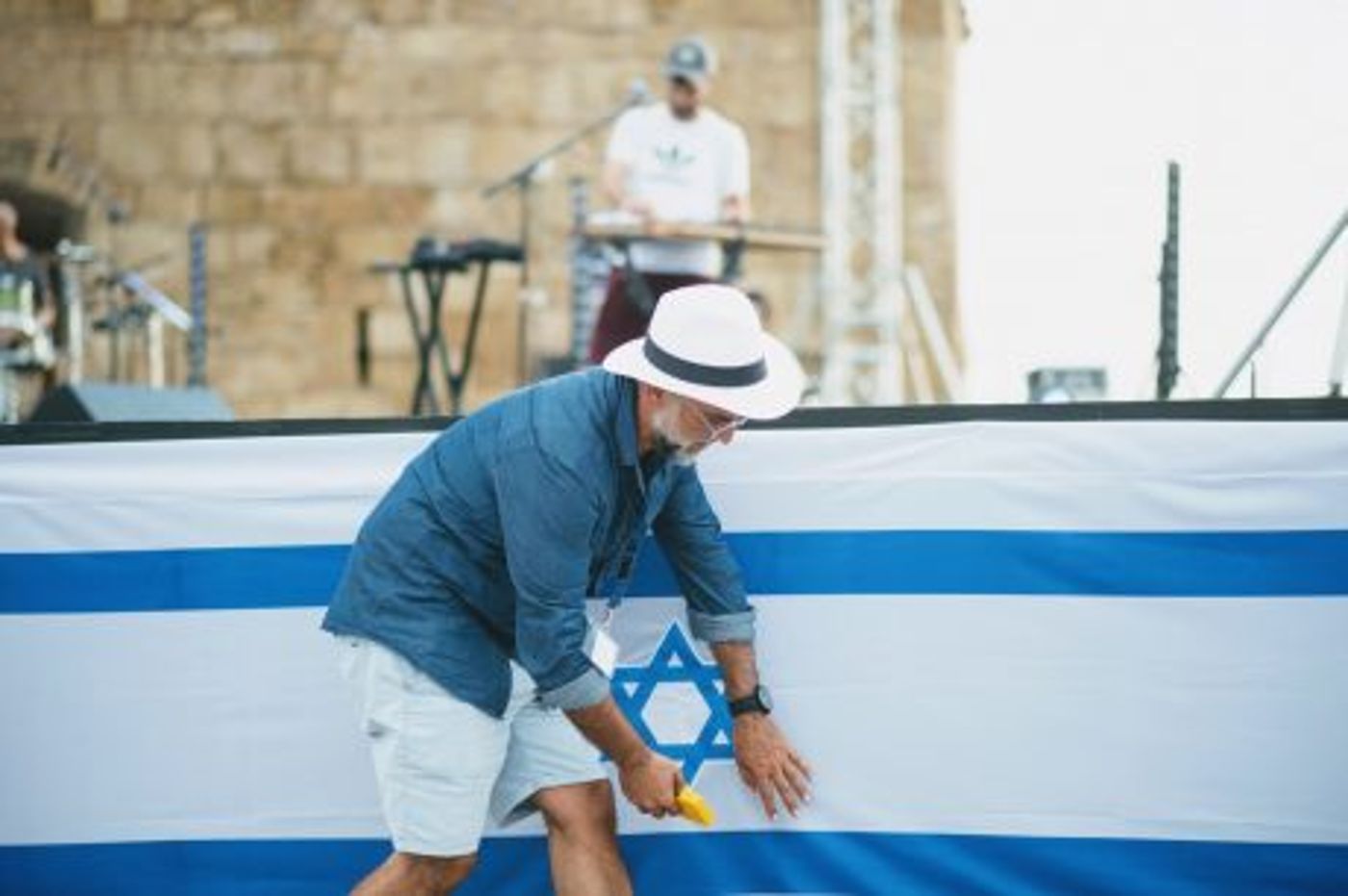 במטוס פרטי לקפריסין: ישי ריבו בפסטיבל ההיסטורי