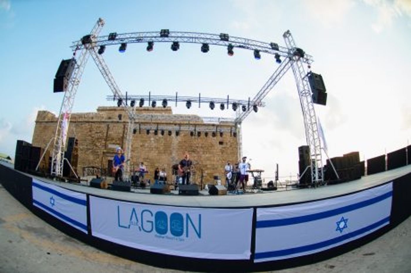 במטוס פרטי לקפריסין: ישי ריבו בפסטיבל ההיסטורי