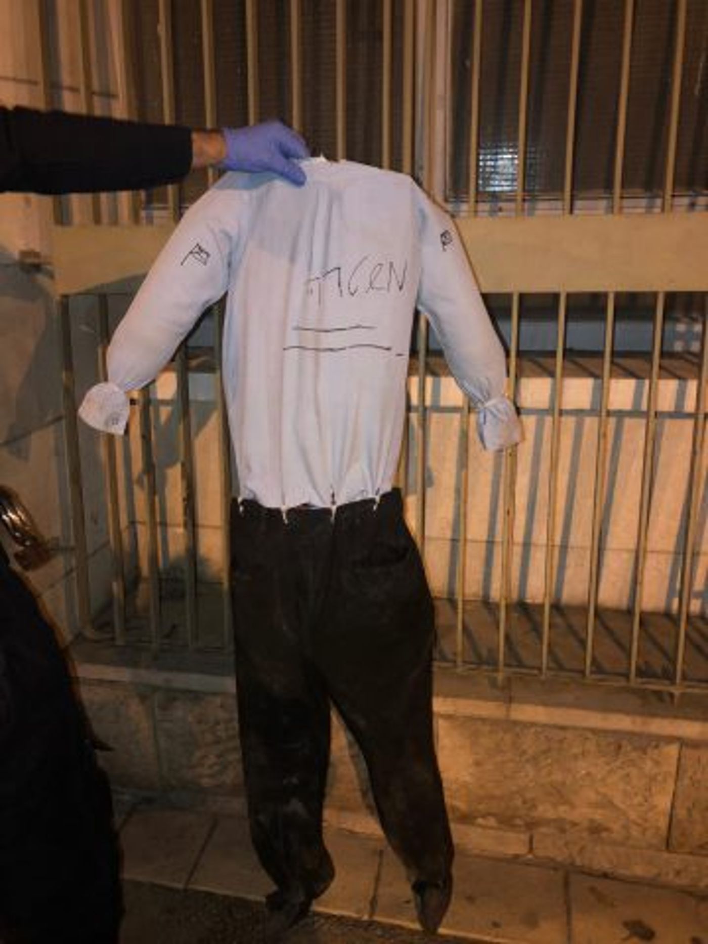 הבובה שנתלתה בשכונה (דוברות המשטרה)