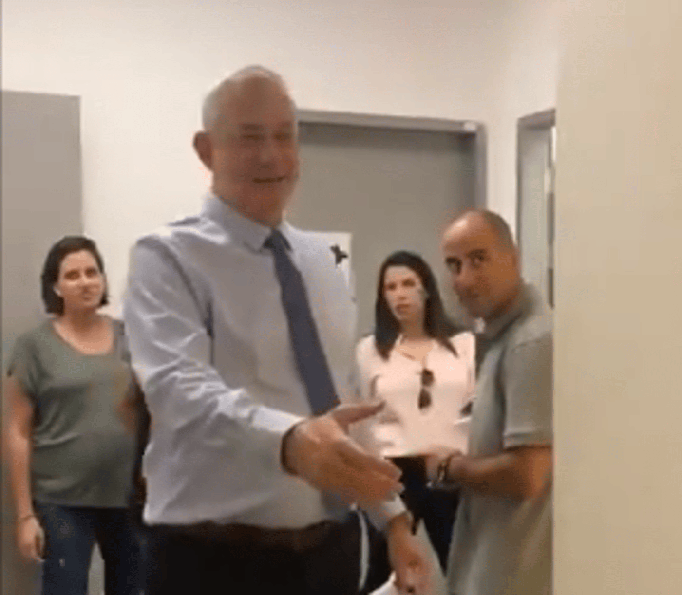 צפו: כשנפתלי בנט ובני גנץ נפגשו