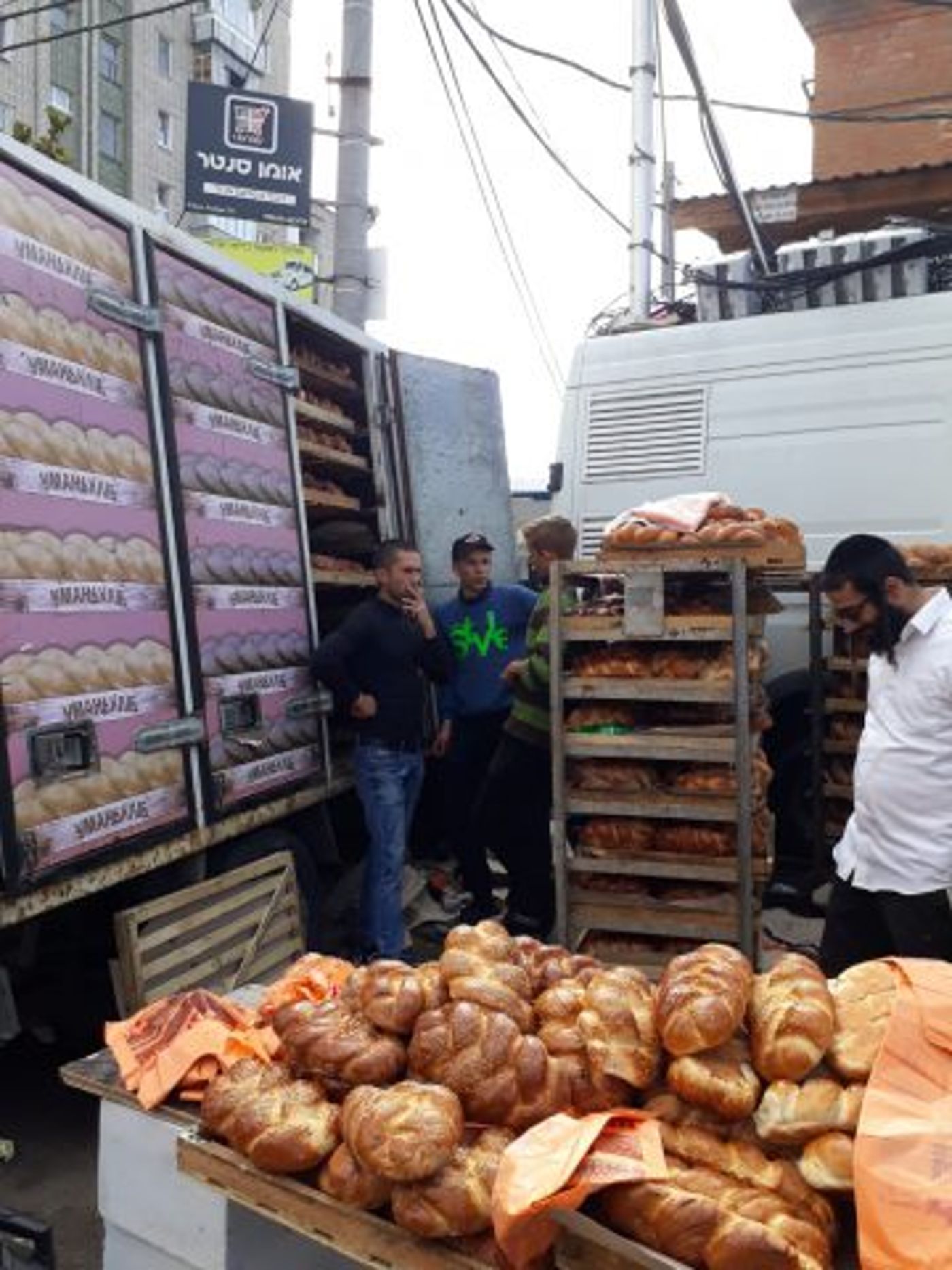רגע לפני החג: כך נראים רחובות אומן. תיעוד מיוחד