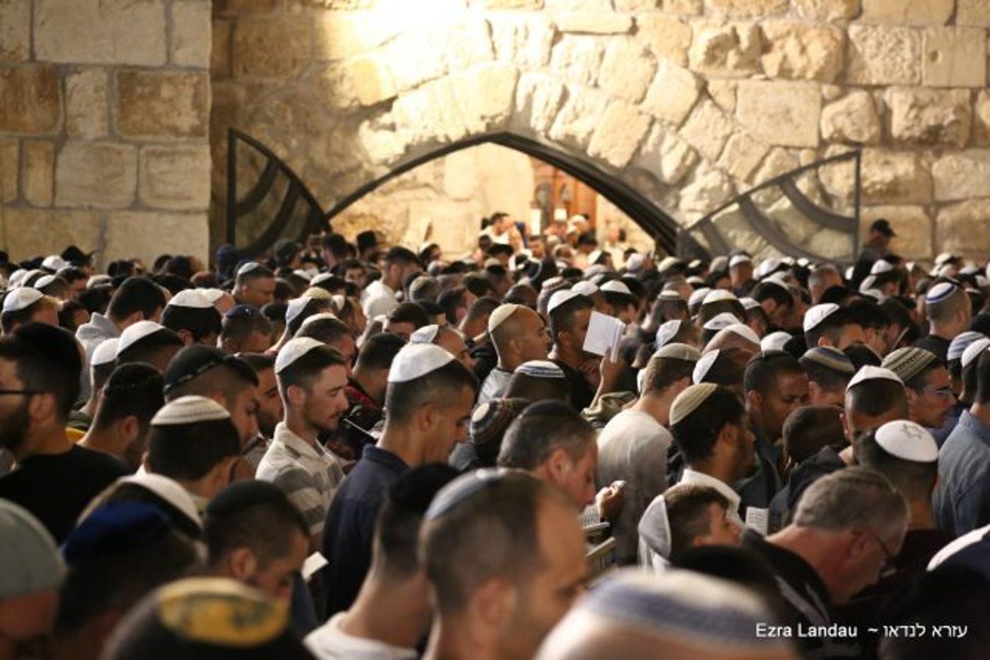 תיעוד עוצמתי: כמאה אלף איש באירוע סליחות בכותל