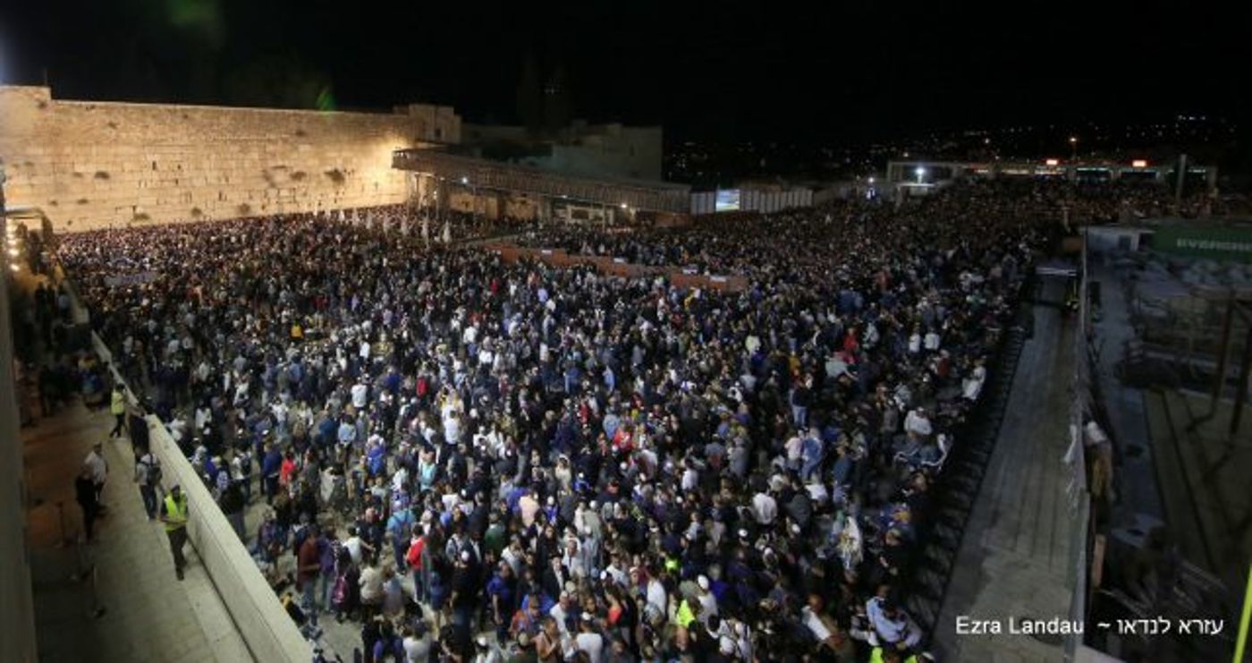 תיעוד עוצמתי: כמאה אלף איש באירוע סליחות בכותל