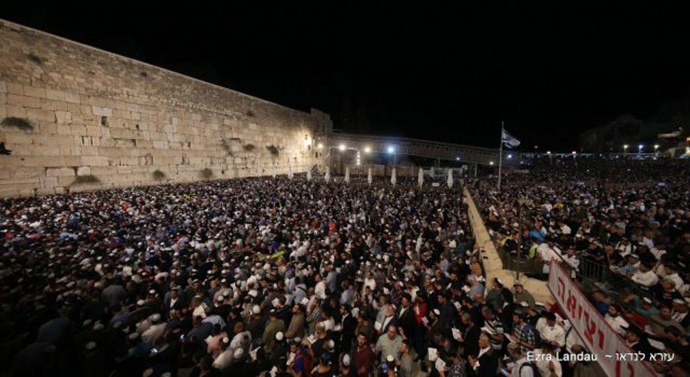 תיעוד עוצמתי: כמאה אלף איש באירוע סליחות בכותל