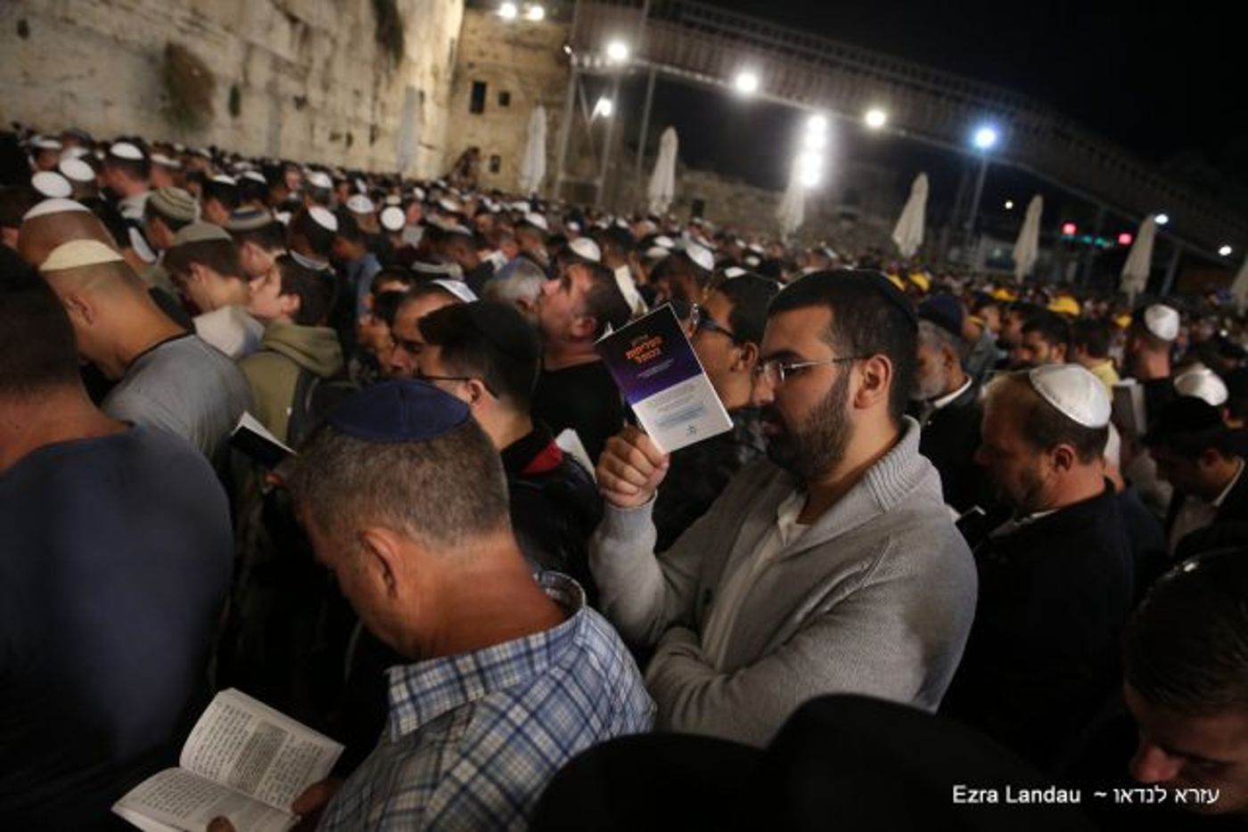 תיעוד עוצמתי: כמאה אלף איש באירוע סליחות בכותל