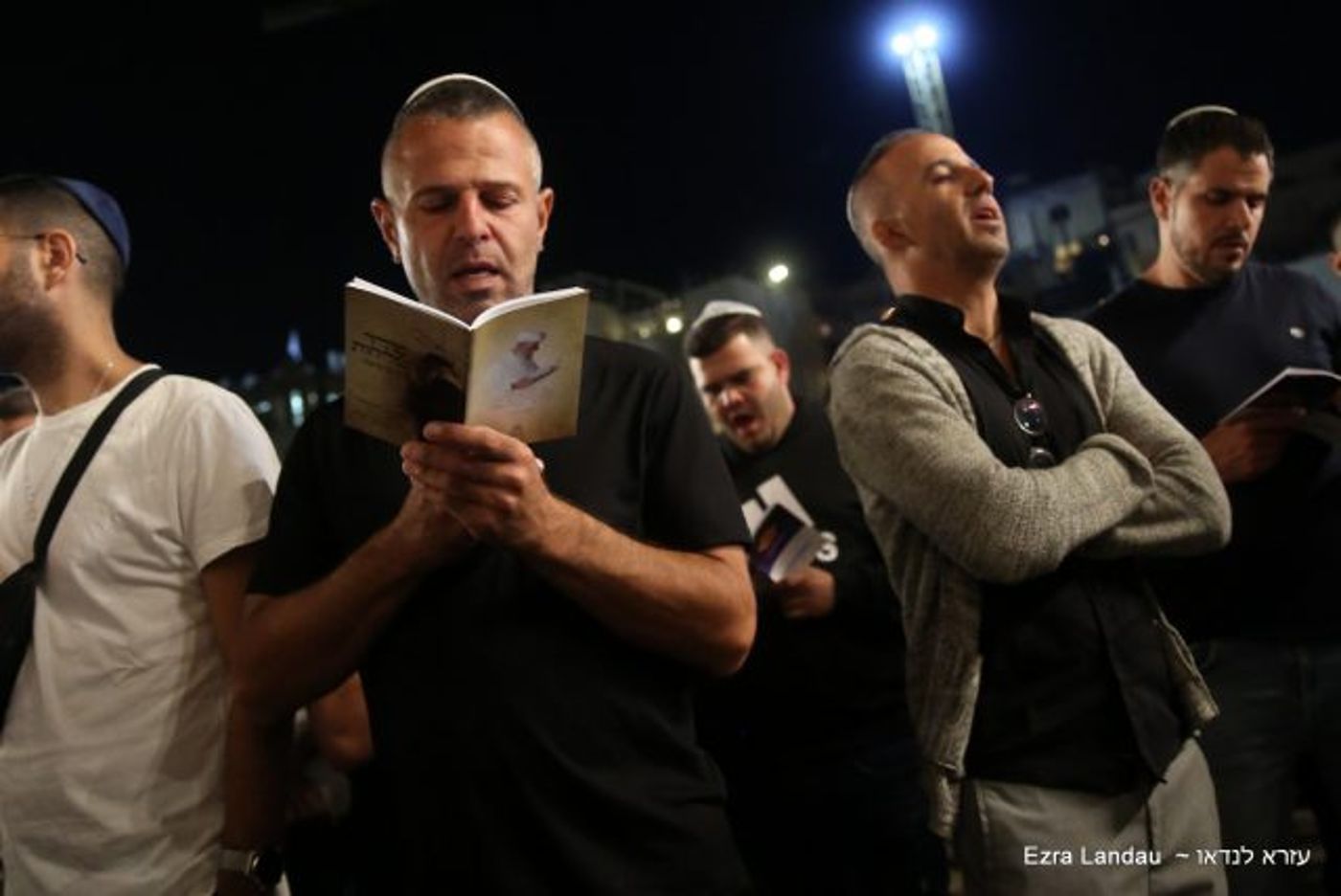 תיעוד עוצמתי: כמאה אלף איש באירוע סליחות בכותל