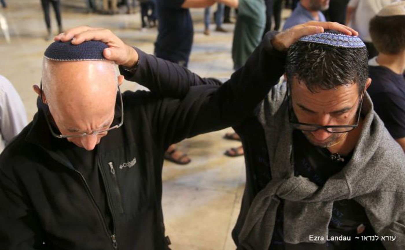 תיעוד עוצמתי: כמאה אלף איש באירוע סליחות בכותל