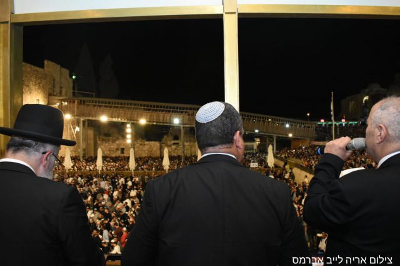 צפו בתיעוד: עשרות אלפים בסליחות בכותל המערבי