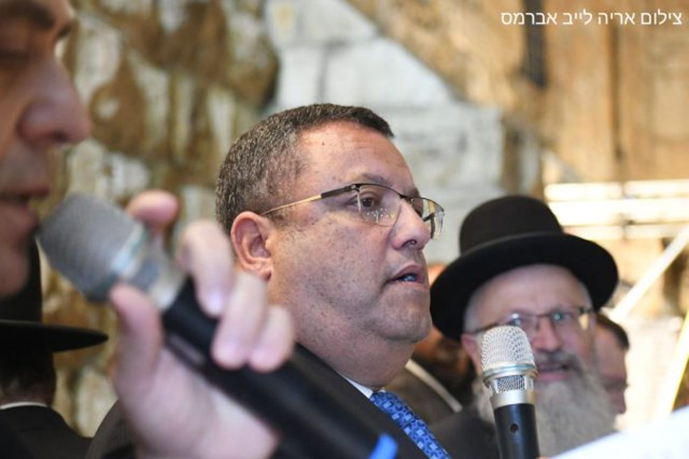 צפו בתיעוד: עשרות אלפים בסליחות בכותל המערבי
