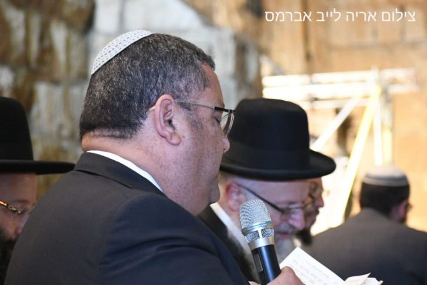 צפו בתיעוד: עשרות אלפים בסליחות בכותל המערבי