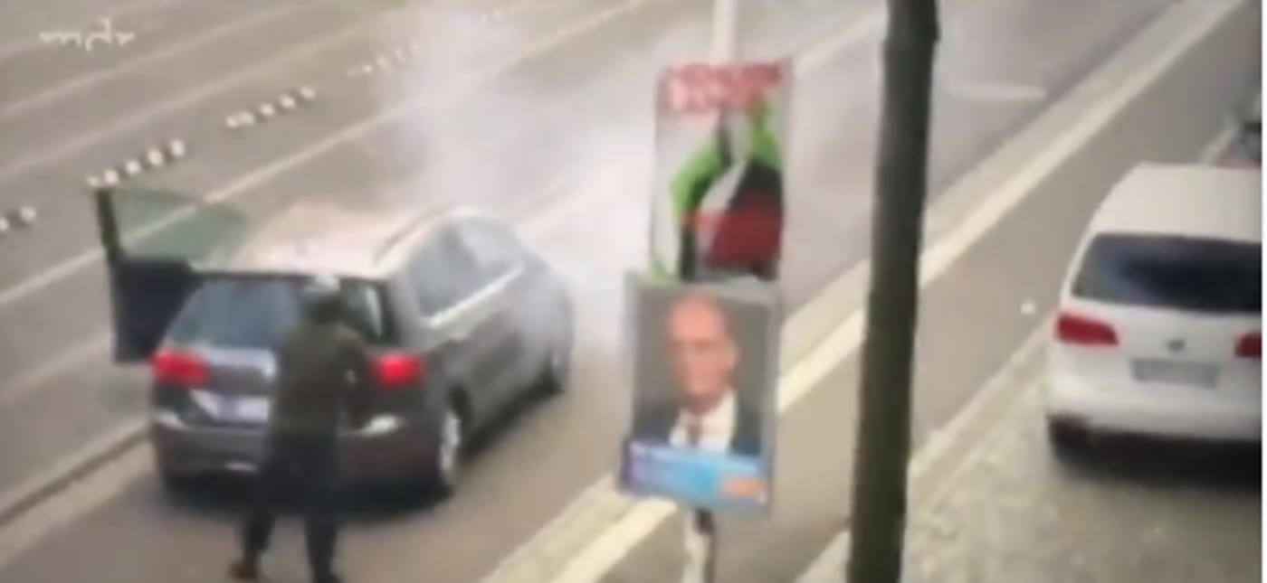 צפו בתיעוד מגרמניה: המחבל יורה על בית הכנסת