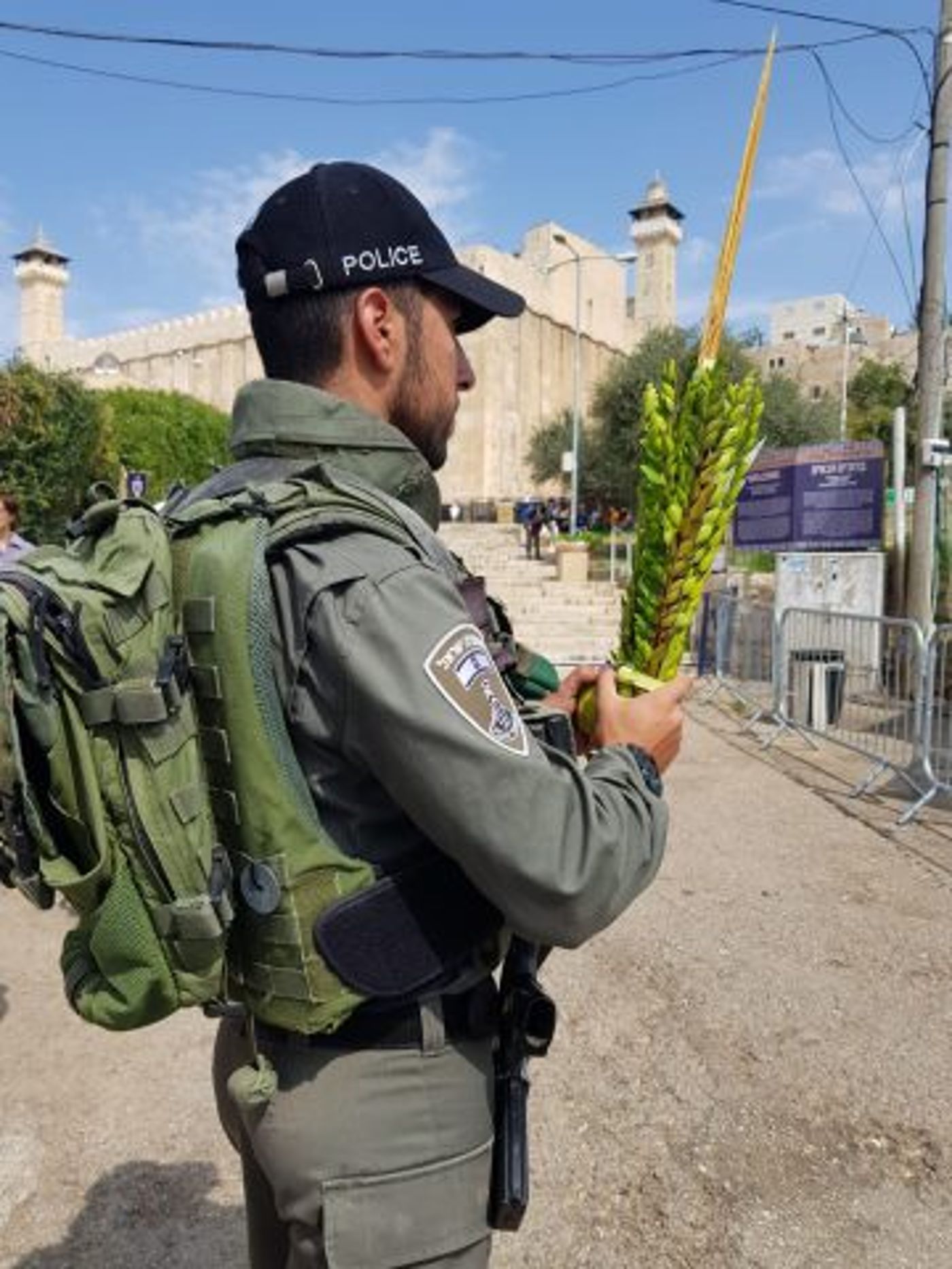 אולם יצחק פתוח, חסימות צירים: ההיערכות בחברון